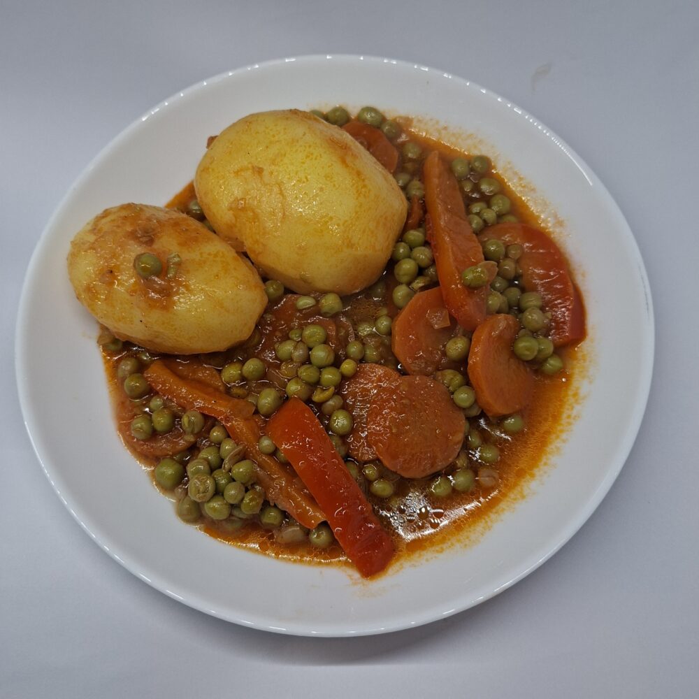 Green 🫛 peas and Potatoes in Tomato Sauce